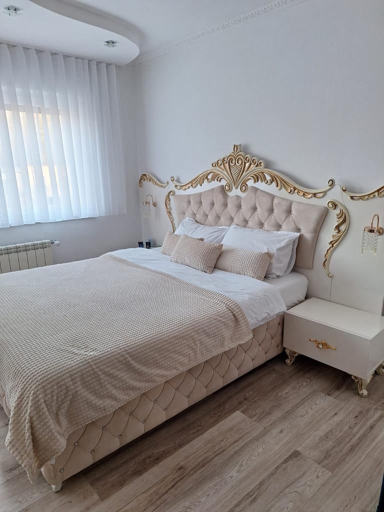 2 persoons bed, kledijkast, make-up tafel en nachtkastjes, Enlèvement ou Envoi
