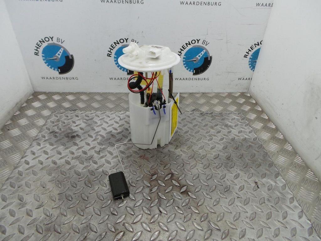 RENAULT TRAFIC BRANDSTOF POMP VOOR DE INJECTOR 2015, Ophalen of Verzenden, Gebruikt, Stiba lid
