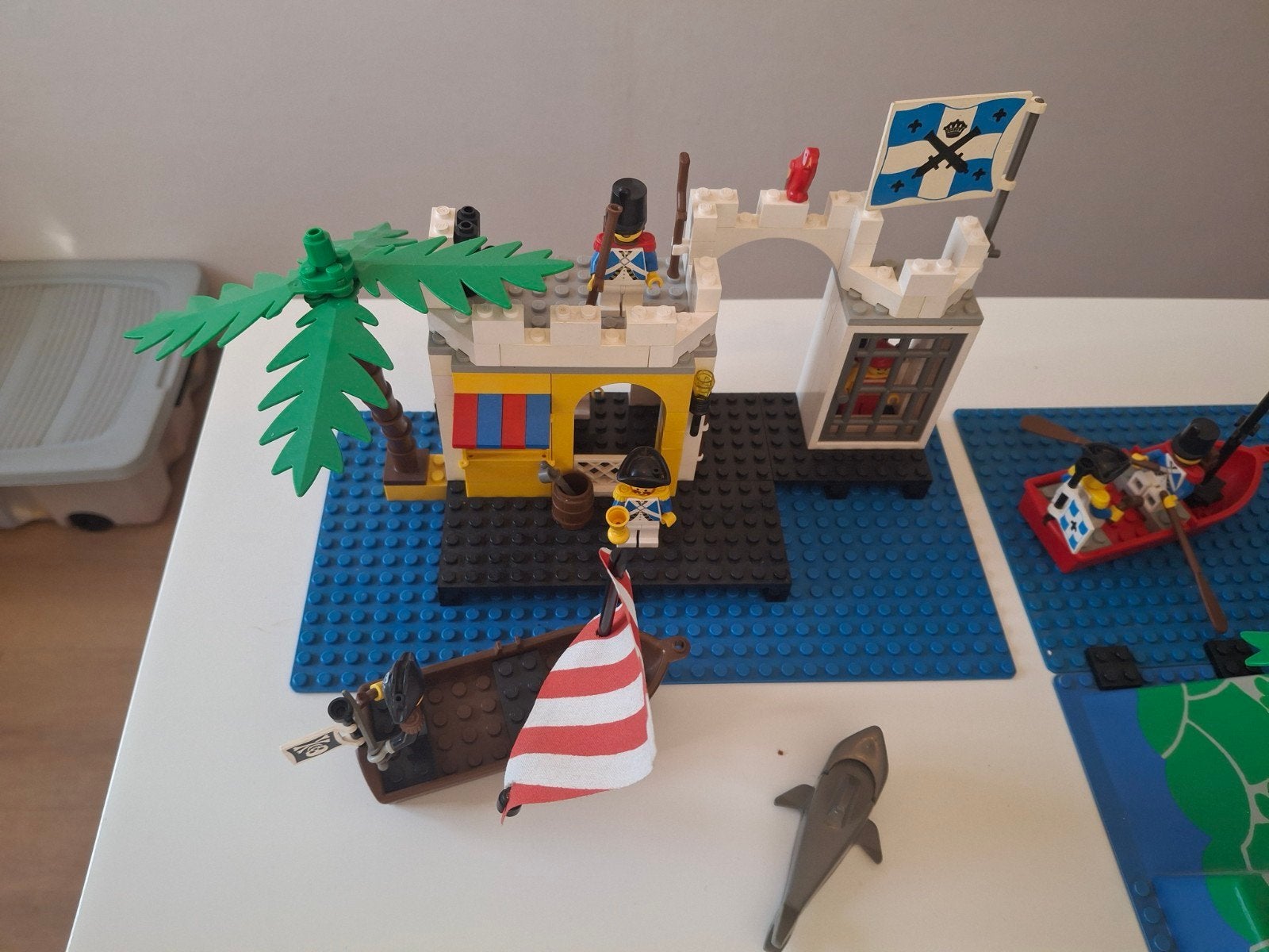 Lego piratenset, Ophalen