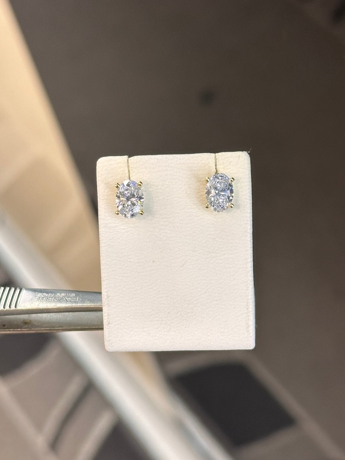 18k goud ovaal diamanten oorbellen, Handtassen en Accessoires, Ophalen, Zo goed als nieuw, Goud