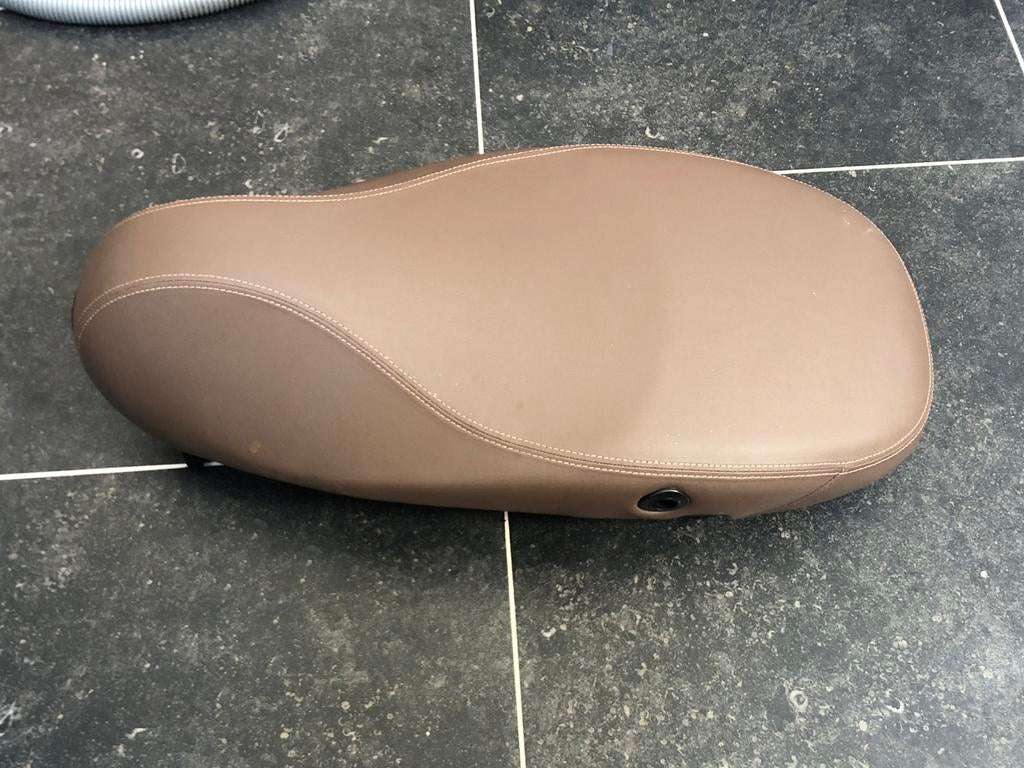 Piaggio vespa zadel, Fietsen en Brommers, Ophalen of Verzenden, Zo goed als nieuw, Zadel, Piaggio