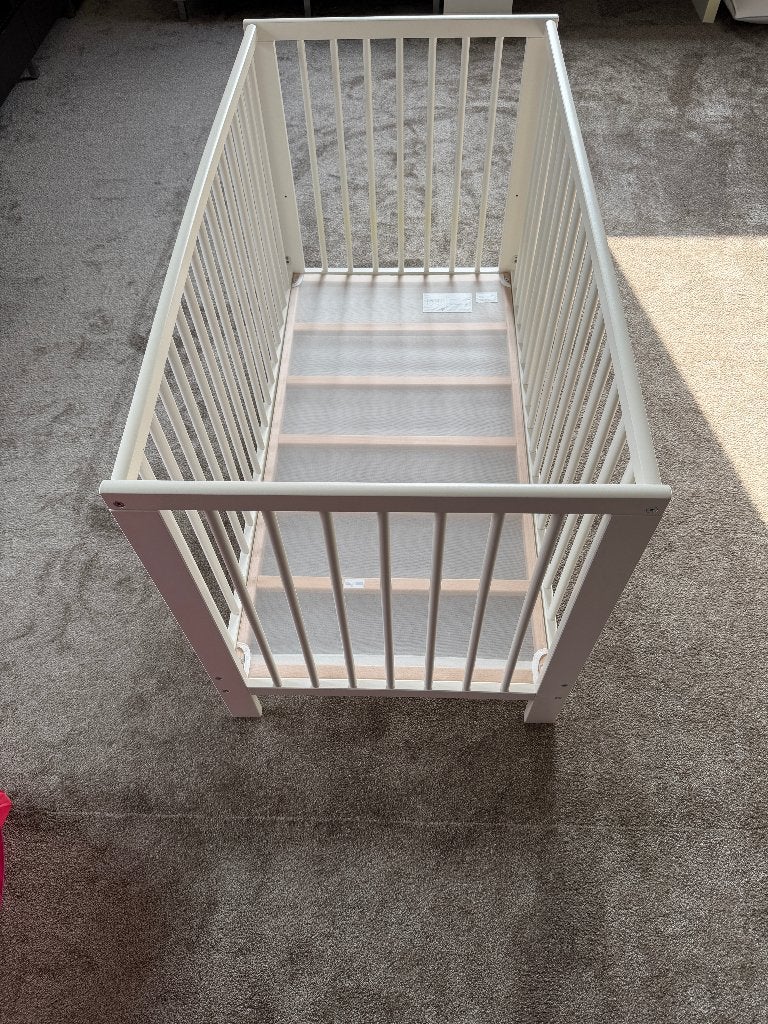 IKEA babybed, Kinderen en Baby's, Kinderkamer | Bedden, Ophalen, Gebruikt, Minder dan 140 cm, Minder dan 70 cm