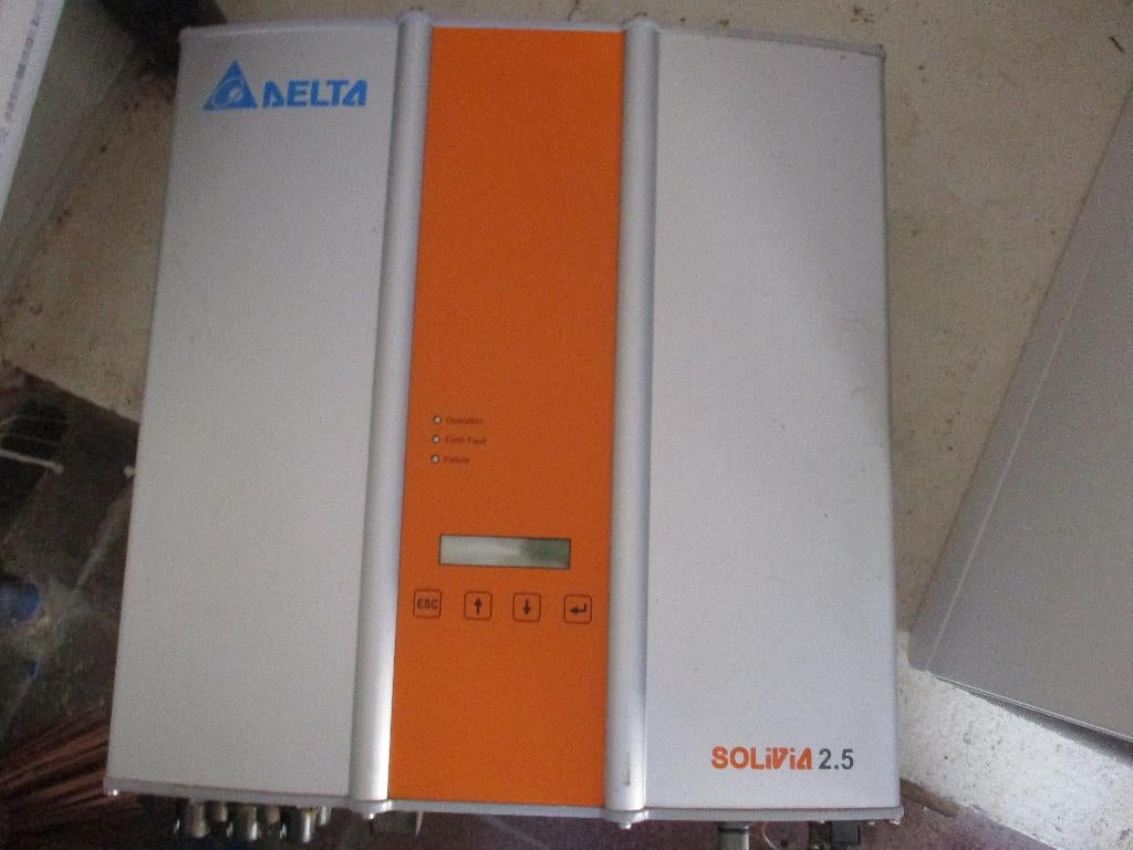 Omvormer zonnepanelen DELTA, Ophalen, Gebruikt