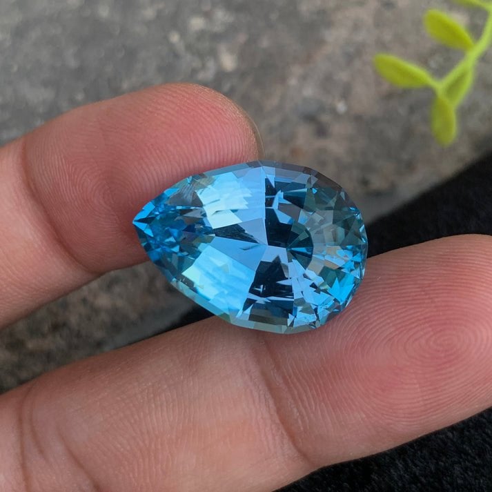 28.83 Carat Natural Topaz pear Shape Origin africa, Envoi, Neuf