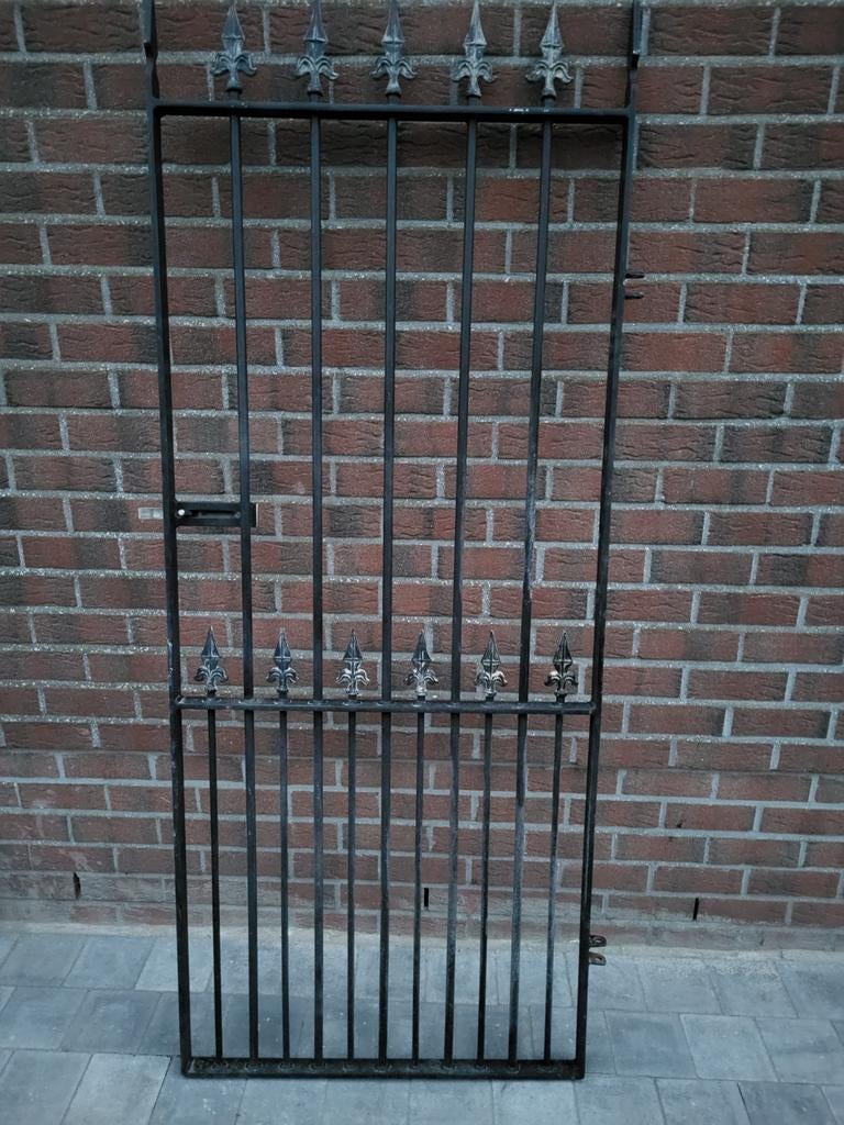 Smeedijzeren poort, Ophalen