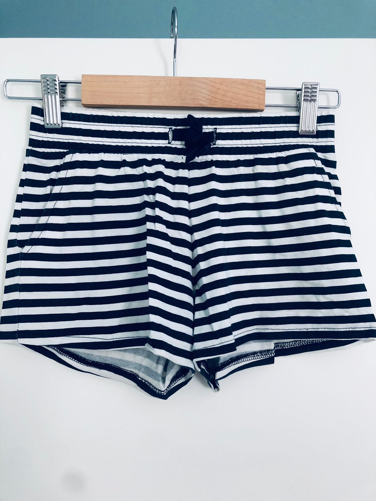 Name it korte broek met blauw/witte streep. Sweatstof Mt.128, Verzenden, Gebruikt, Jongen of Meisje, Broek