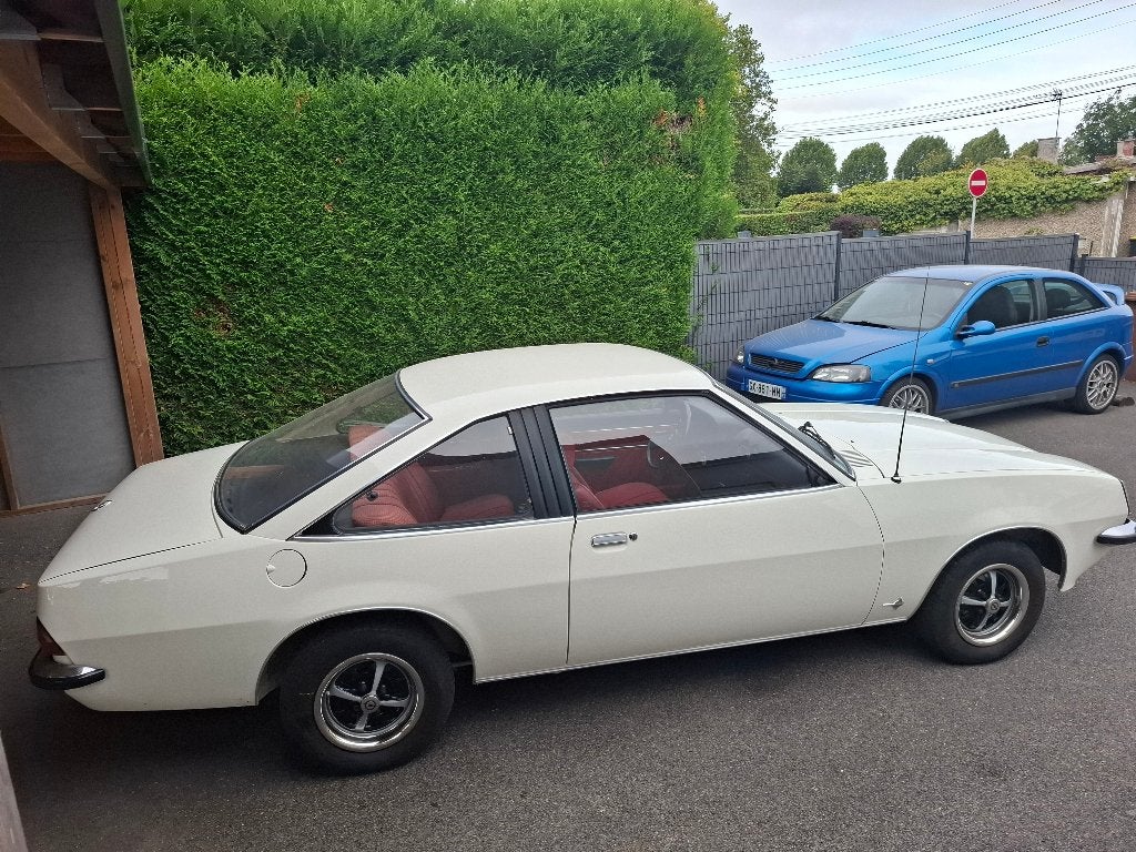 Opel manta S, 75 kW, 2 portes, 5 places, Automatique