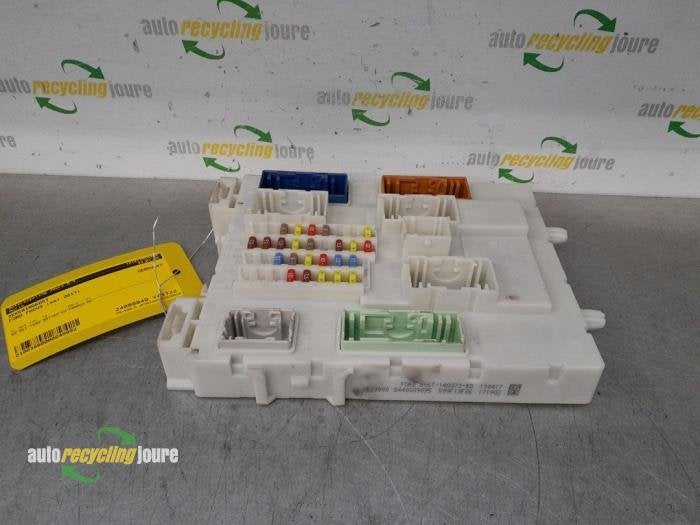 Boîte à fusibles d'un Ford Focus, -, -, 3 mois de garantie, -