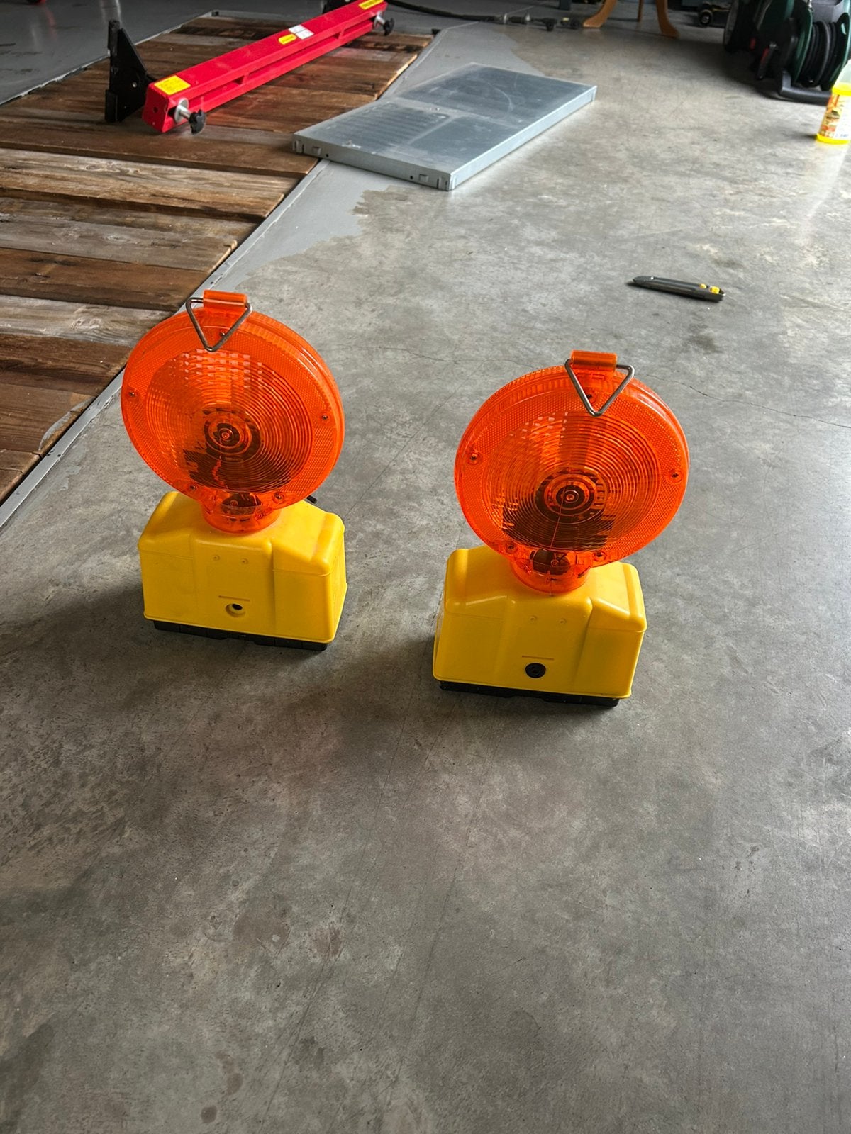 2 voyants d'avertissement orange avec base jaune, Bricolage & Construction, Enlèvement