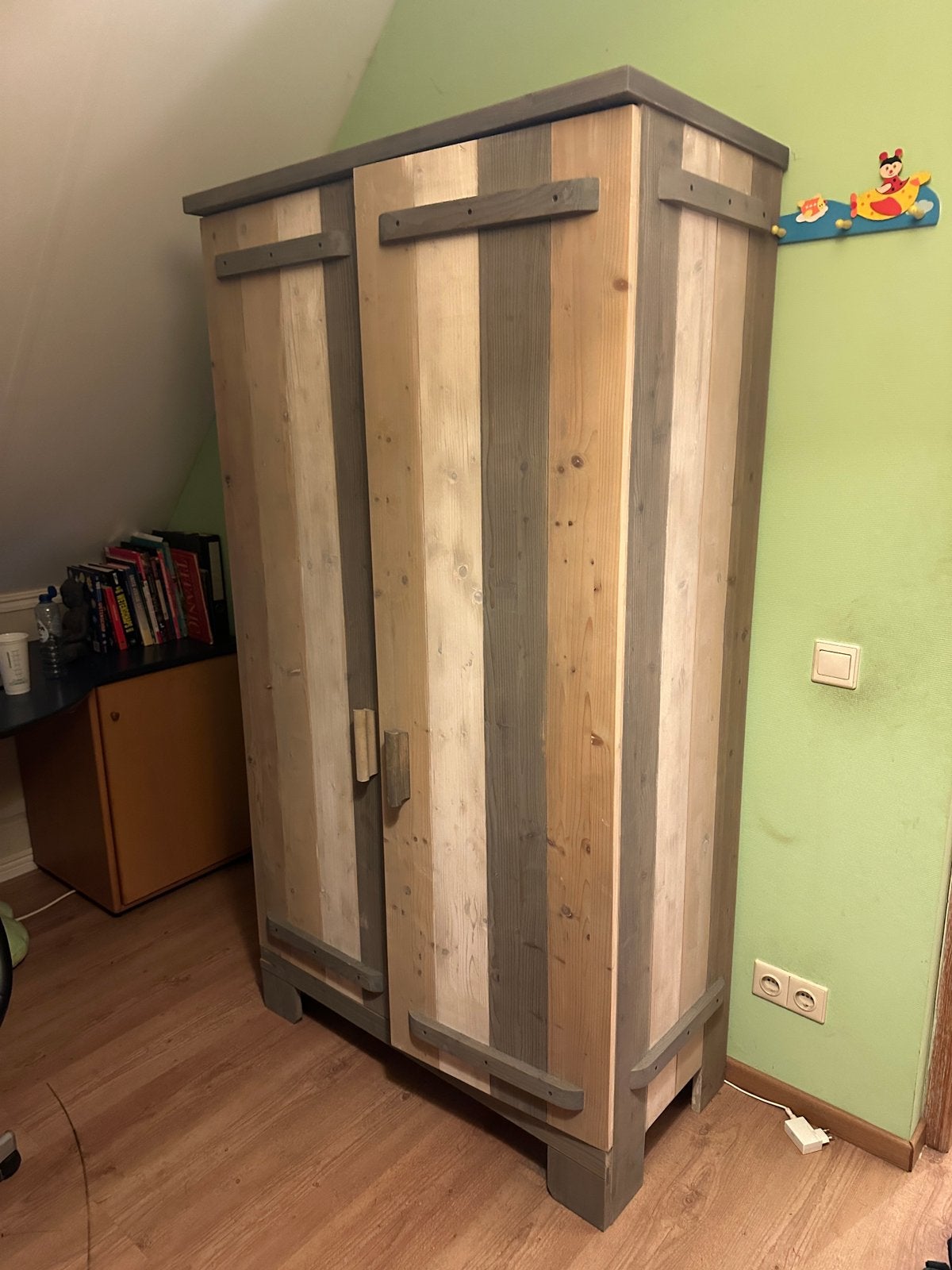 Mooie masief houten kleerkast, Huis en Inrichting, Kasten | Lockerkasten, Ophalen, Zo goed als nieuw