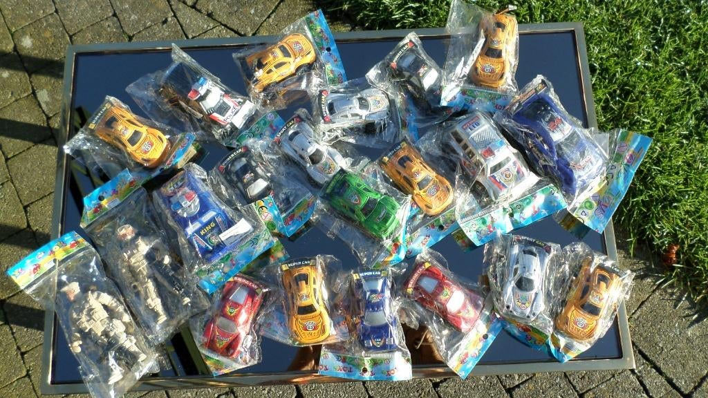 19 speelgoedauto's + 2 militaire figuren, Ophalen of Verzenden
