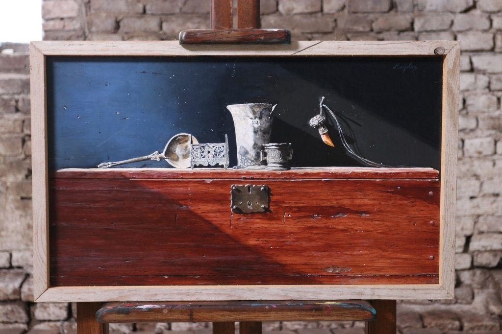Stilleven tinnen vondsten op kist – Marjolein van den Berg, Antiquités & Art, Textile, Signé, Peinture acrylique, Enlèvement