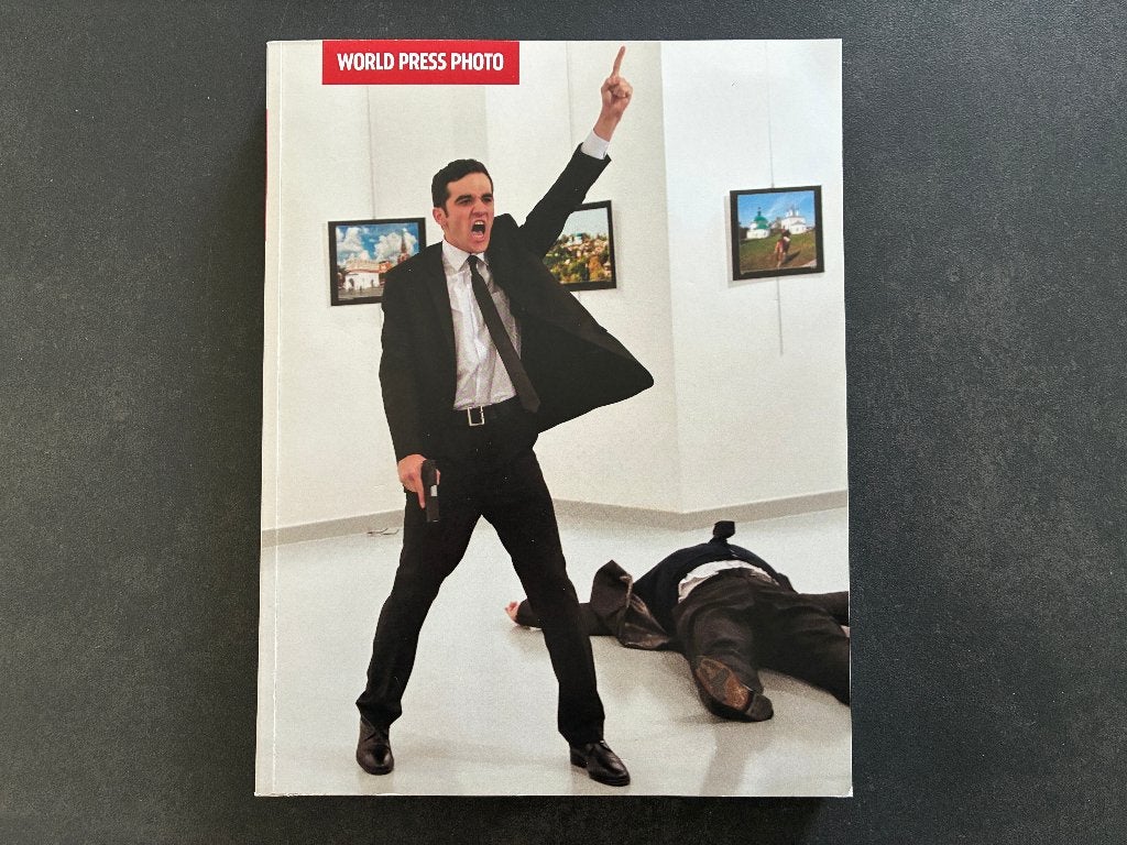 World Press Photo 2017 in goede staat!, Boeken, Fotografen, Verzenden, Diverse auteurs, Zo goed als nieuw