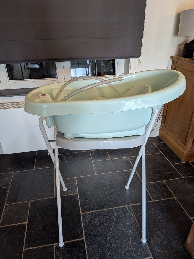 Babybad bebejou met staander en verkleinzit, Kinderen en Baby's, Ophalen, Zo goed als nieuw, Badje, Bébé-jou