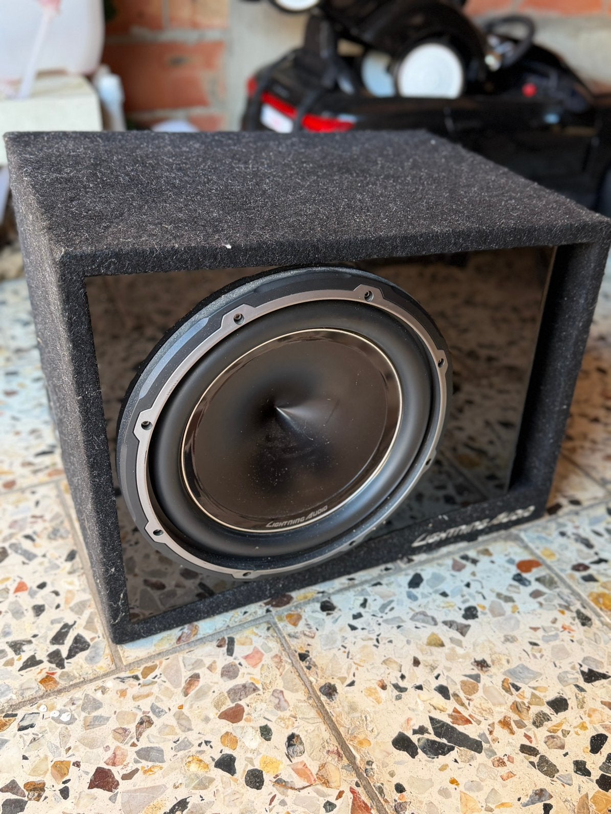 Subwoofer, Enlèvement, Comme neuf