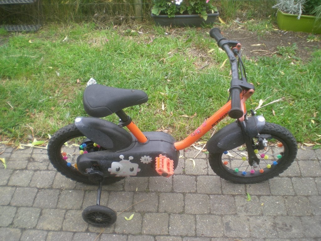 Kinderfiets Btwin 14 inch, Fietsen en Brommers, Ophalen, Zo goed als nieuw, Zijwieltjes
