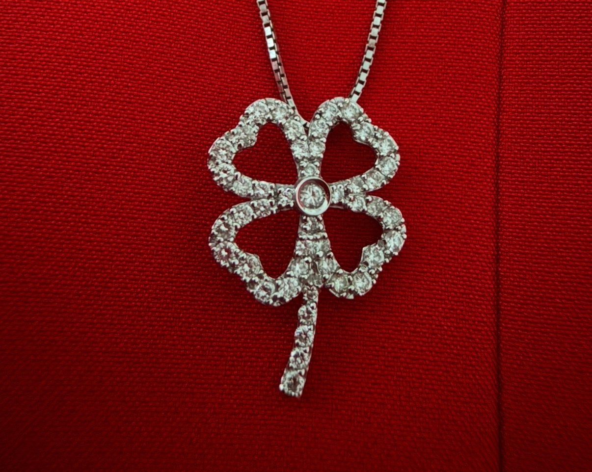 Pendentif trefle en or 18ct et diamants, Bijoux, Sacs & Beauté, Enlèvement ou Envoi, Neuf, Or, Or