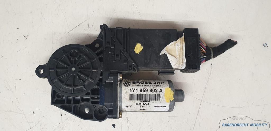 Moteur de l ve-vitre avant droit pour VW Coccinelle cabriole, Volkswagen, Volkswagen AG, Vw@volkswagen.de, Utilisé