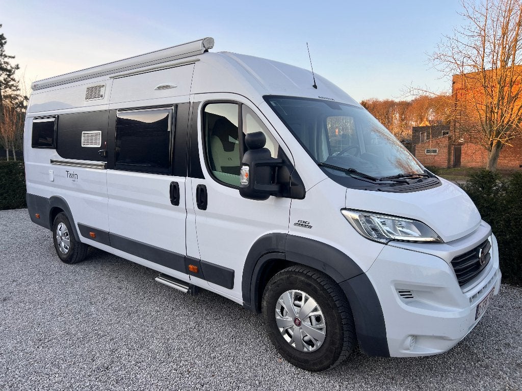 Adria Twin 640 SLX (2016) — buscamper met vast lengtebed, Marchepied électrique, Alarme, Fiat, Boîte manuelle