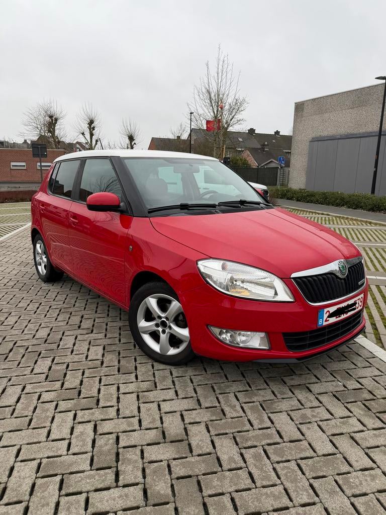 Skoda Fabia - Euro 5 - 2011 - KVV mogelijk, Autos, Rouge, Euro 5, Achat, Carnet d'entretien
