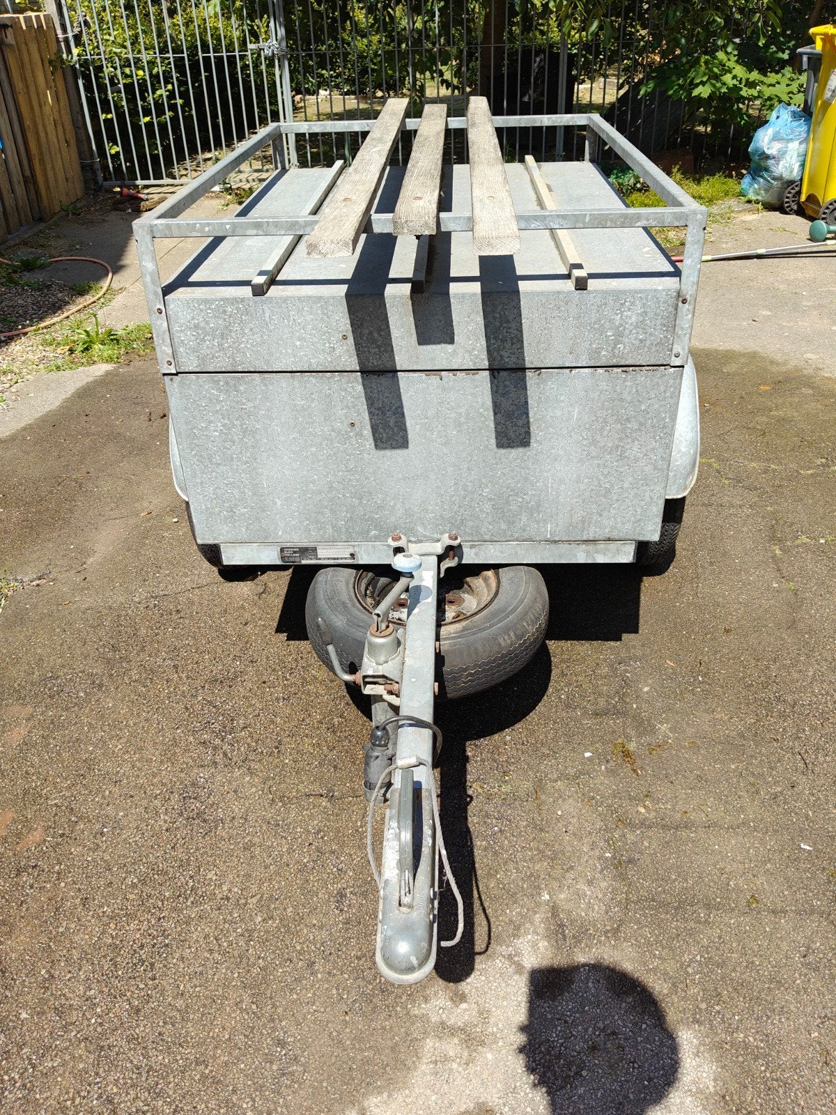Gesloten aanhangwagen., Enlèvement