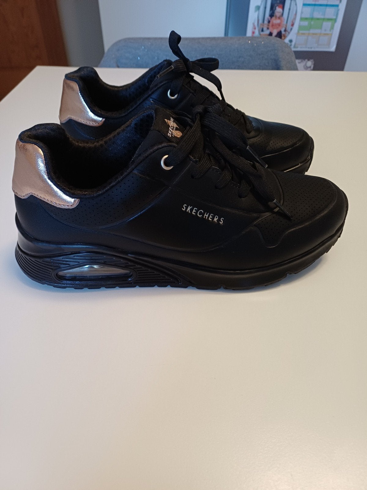 Sneakers femme marque Skechers pointure 38, SKECHERS, Enlèvement, Comme neuf