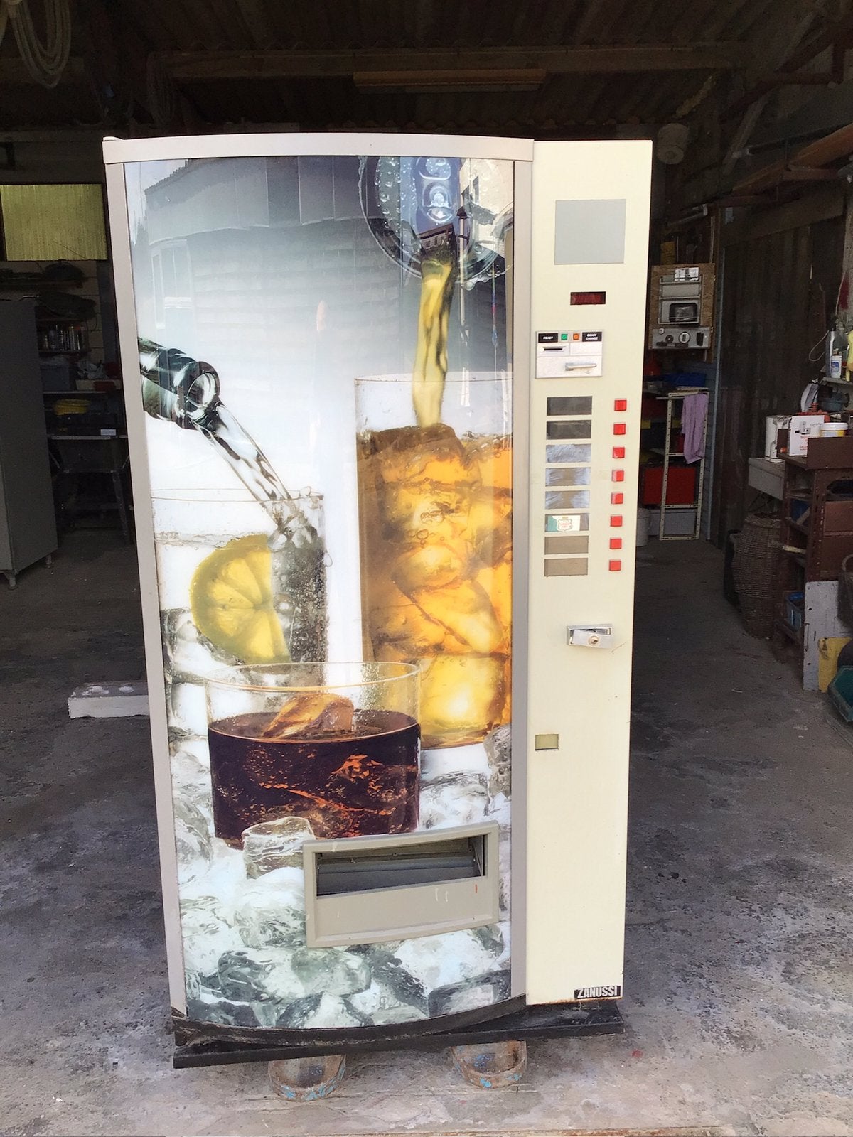 Machine à boissons, Enlèvement