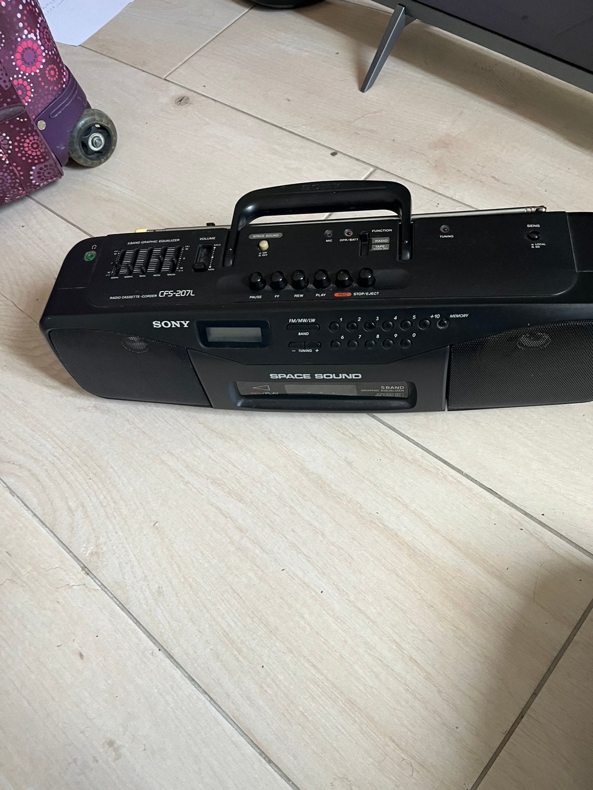 Radio cassette, Enlèvement