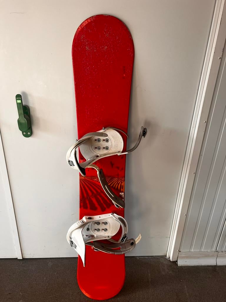 Snowboard + bindingen, Sport en Fitness, Ophalen, Gebruikt, Board