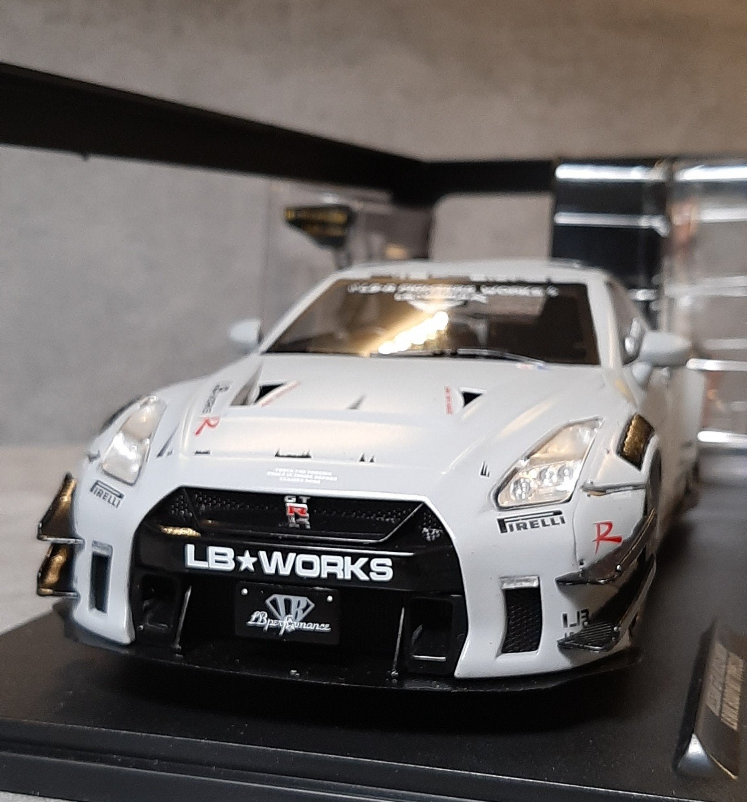 1:18/Nissan GT-R(R35)LBWK Body Kit 2.0/+figuur/NIEUW, Enlèvement ou Envoi, Neuf, Voiture, Solido