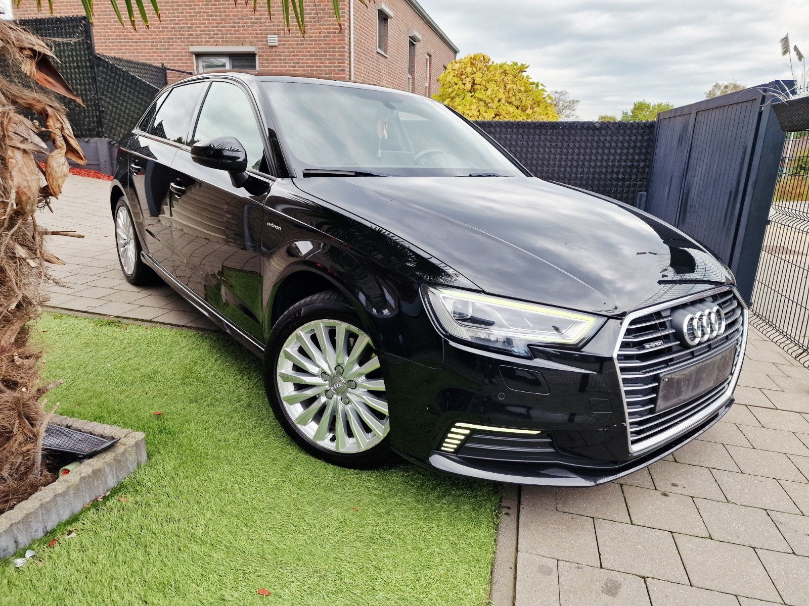 AUDI A3 SPORTBACK E-TRON - PHEV - HYBRIDE (benzine  + Elektr, Automaat, Xenon verlichting, Zwart, Leder