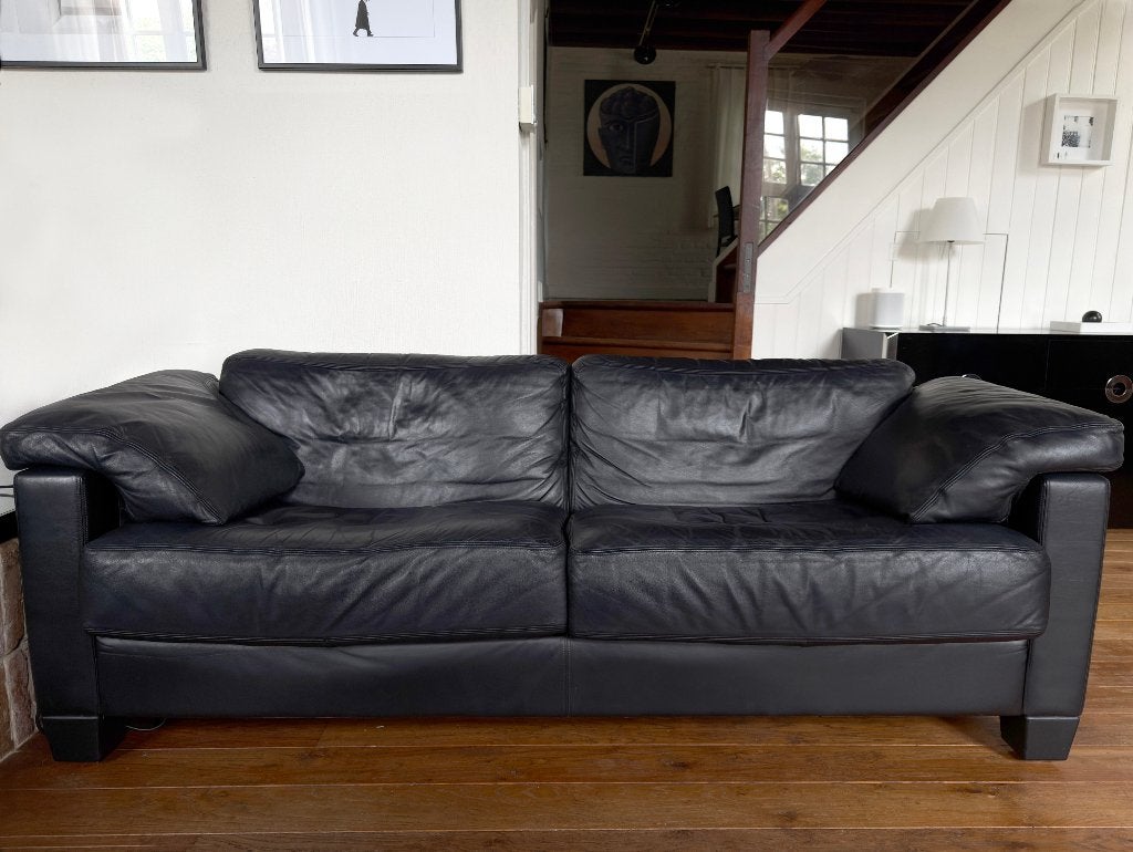 De Sede lederen design bank 2,5-zit zwart, Maison & Meubles, Fauteuils, Utilisé, Cuir, 125 cm ou plus, 75 à 100 cm, Enlèvement