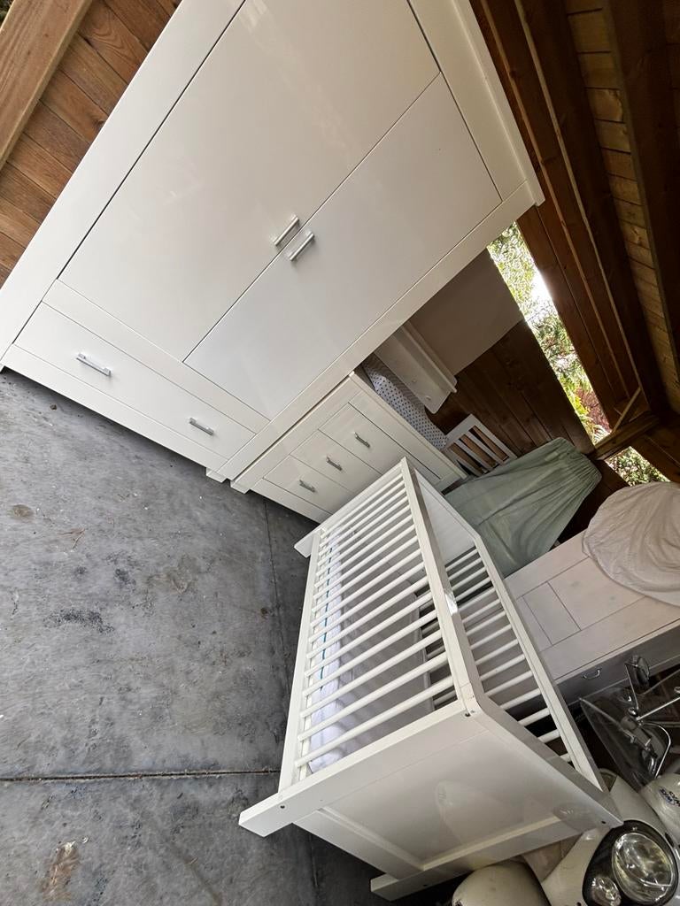 Complete babykamer hoogglans wit van Babypark nu voor €175, Kinderen en Baby's, Ophalen