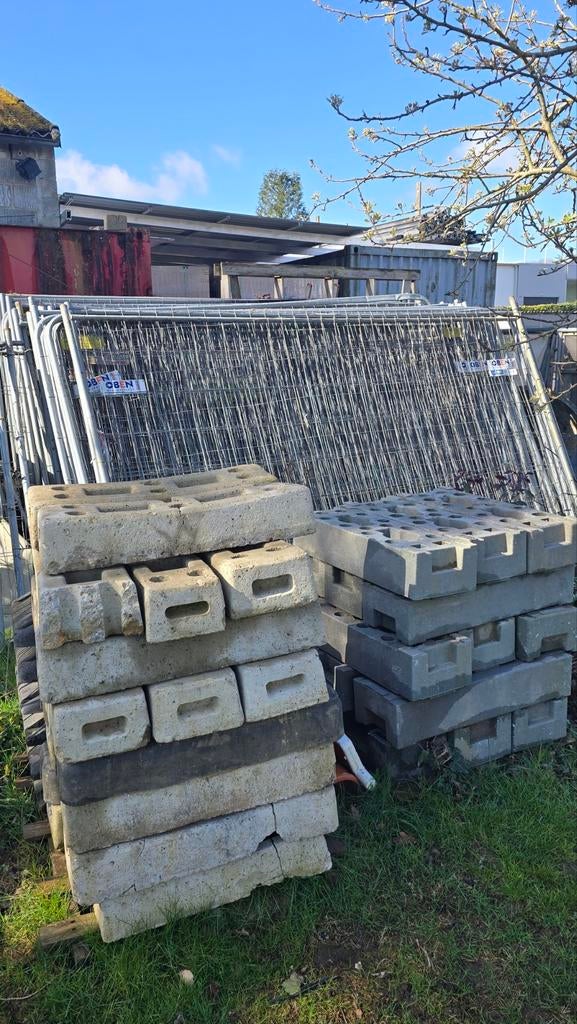 Te koop: bouwhekken met voeten, Enlèvement, Béton