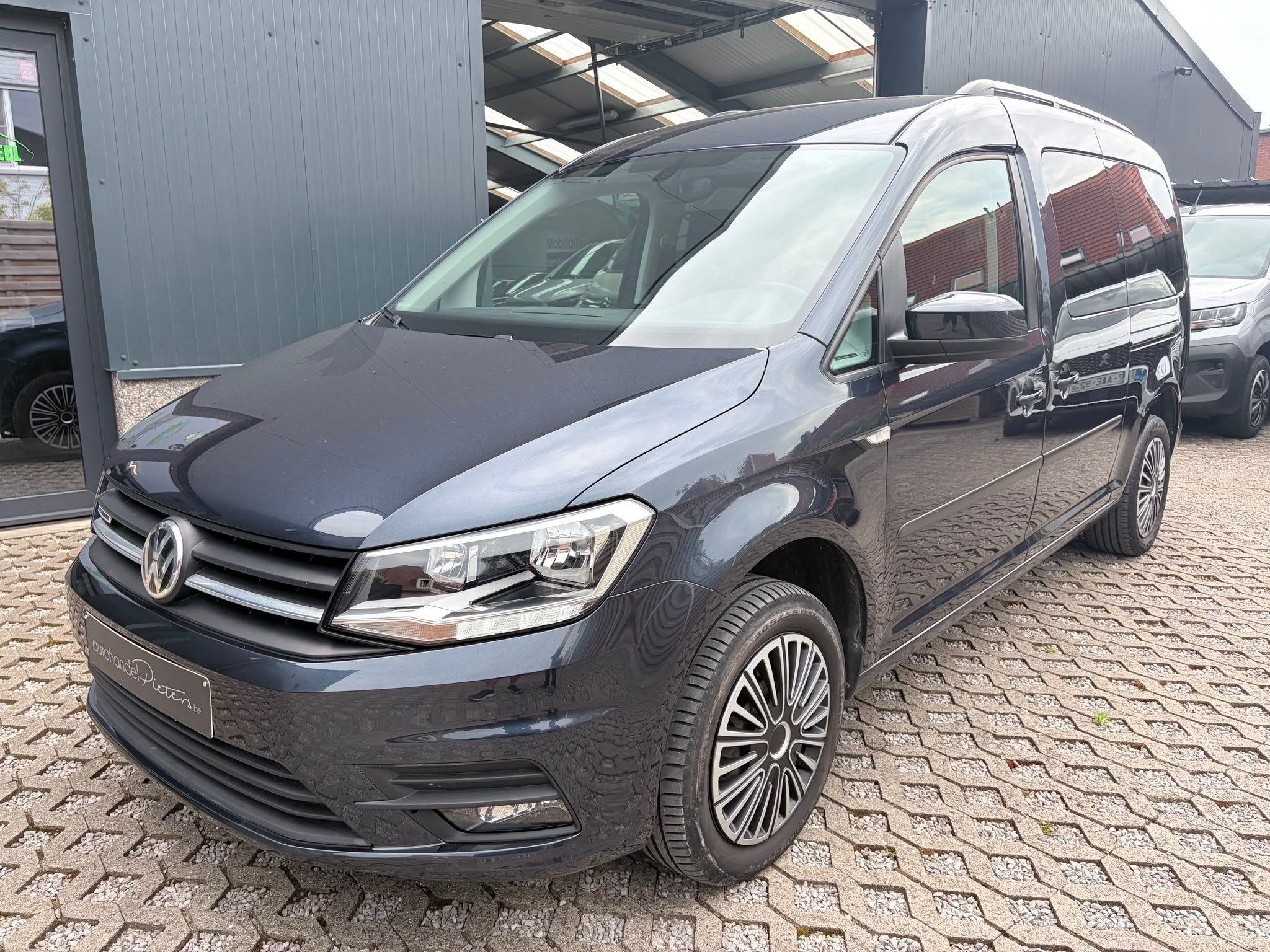 Volkswagen Caddy 7 zitplaatsen - CNG+benzine - Automaat, Auto's, Gebruikt, 4 cilinders, CNG (Aardgas), Blauw