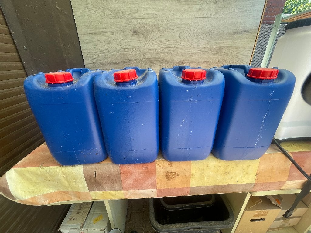 Gratis 4 stevige blauwe 10liter bidons., Ophalen, Zo goed als nieuw