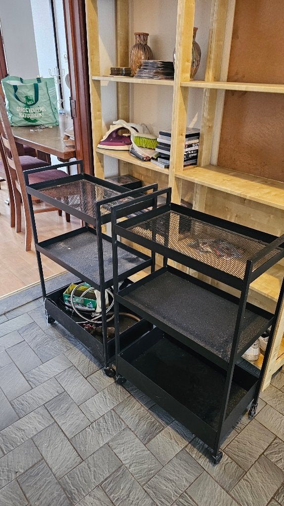 2 trolleys met wielen, Ophalen, Gebruikt, Metaal