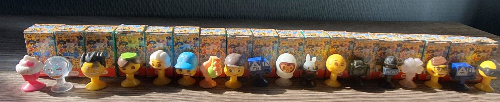 Aldi Emoji's 2024 - Lot van 18 stuks met doosje, Verzamelen, Supermarktacties, Aldi, Ophalen of Verzenden