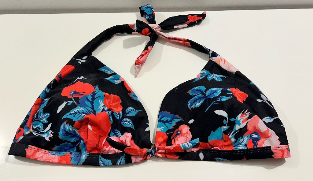 Zwarte bikinitop met bloemen, Kleding | Dames, Badmode en Zwemkleding, Zwart, Ophalen of Verzenden, Zo goed als nieuw, Bikini