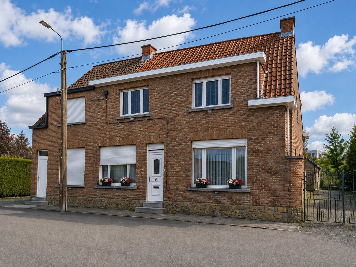 Opbrengsteigendom te koop Roeselare, verhuurd aan €2600 p/m!