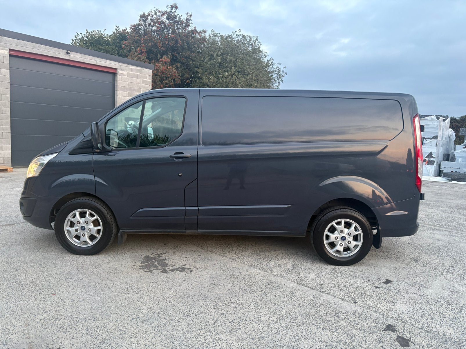 Ford Transit Custom 68Dkm Top!!!, Auto's, Voorwielaandrijving, Euro 5, Stof, Zwart