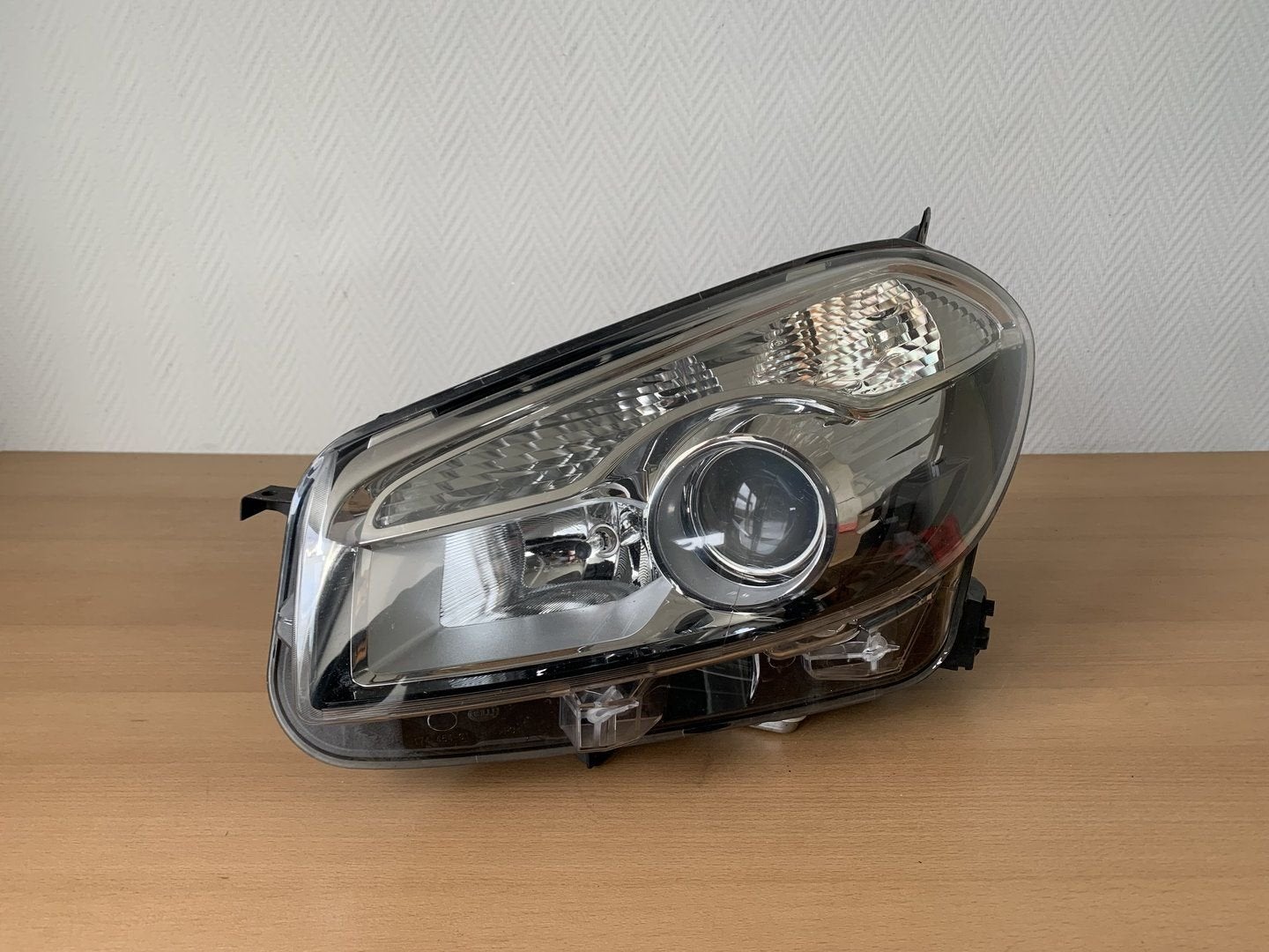 koplamp rechts nissan qashqai 2010 tot 2013 xenon 26060BR63A, Auto-onderdelen, Verlichting, Nissan, Gebruikt, Ophalen of Verzenden