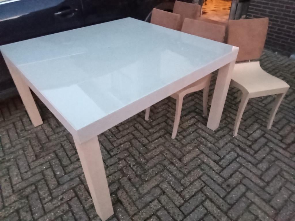 Tafel met 4 stoelen, Ophalen