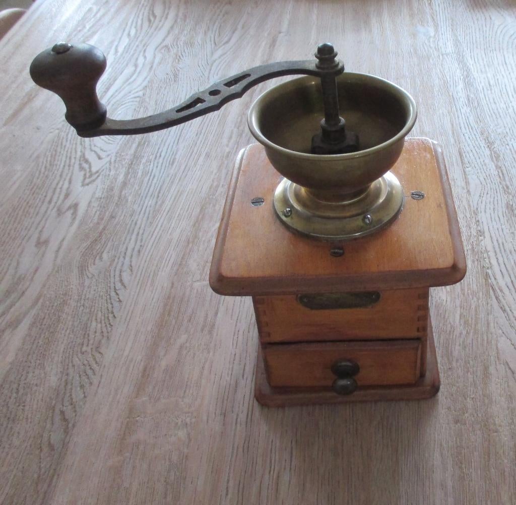 Antieke hand draaiende koffiemolen - Acier-Forge, Antiek en Kunst, Ophalen of Verzenden