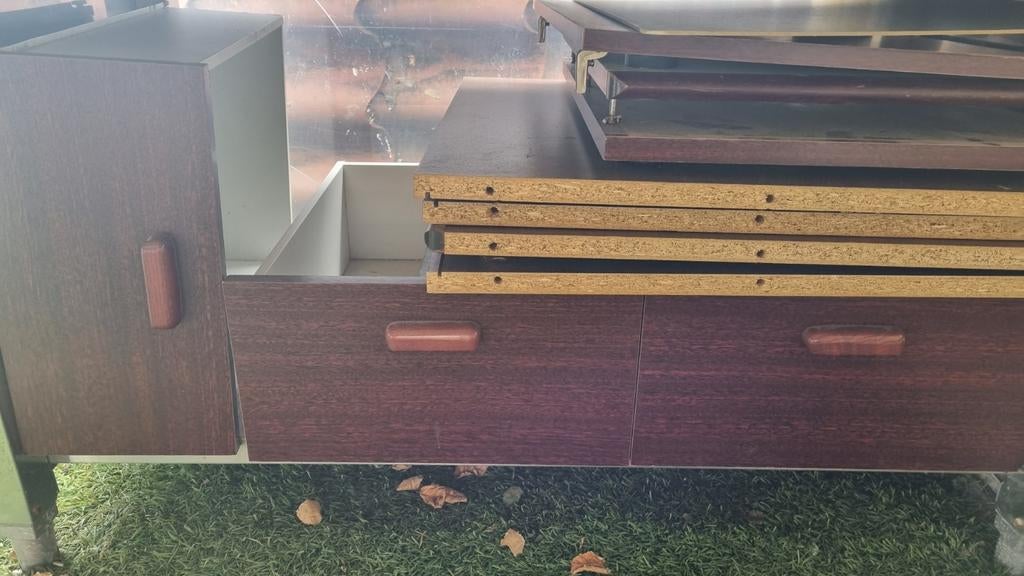 Grote zware bureau. Reeds gedemonteerd. Kleur rood-bruin, Ophalen, Demontabel, Gebruikt, 120 cm