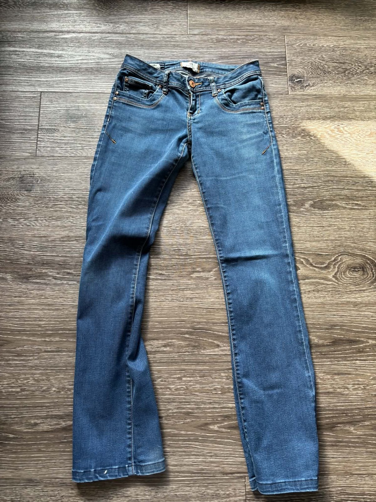 Pantalon en jean, Vêtements | Femmes, Enlèvement, Comme neuf, Bleu, W27 (confection 34) ou plus petit