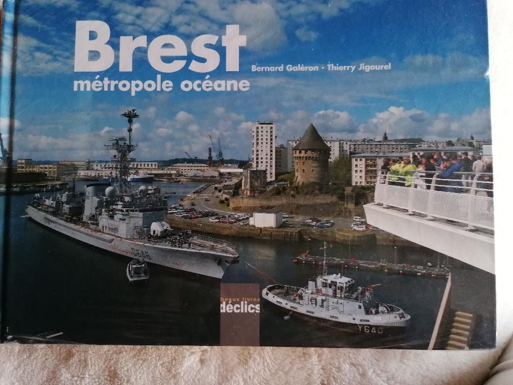 Livre " Brest", Livres, Langue | Français, Enlèvement ou Envoi, Non-fiction