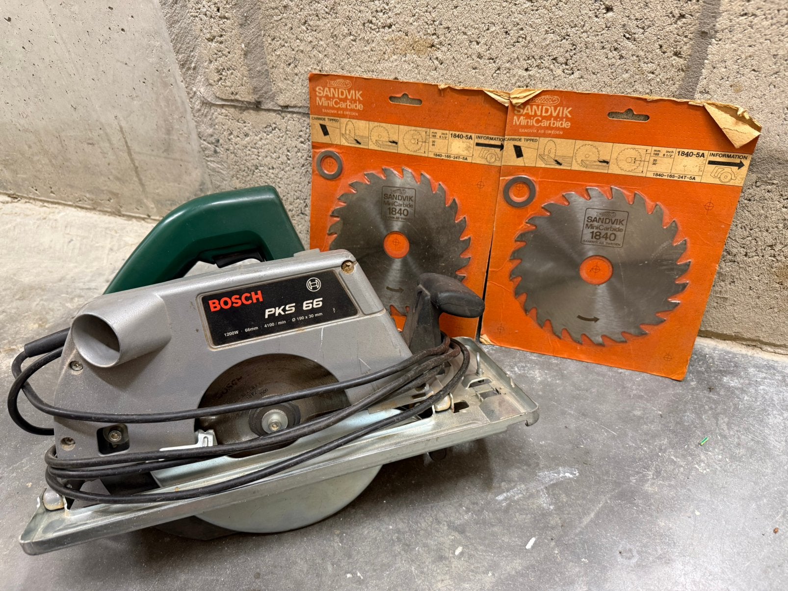 Bosch PKS 66 handcirkelzaag – 1200 W, Doe-het-zelf en Bouw, Gereedschap | Zaagmachines, Ophalen, Zo goed als nieuw