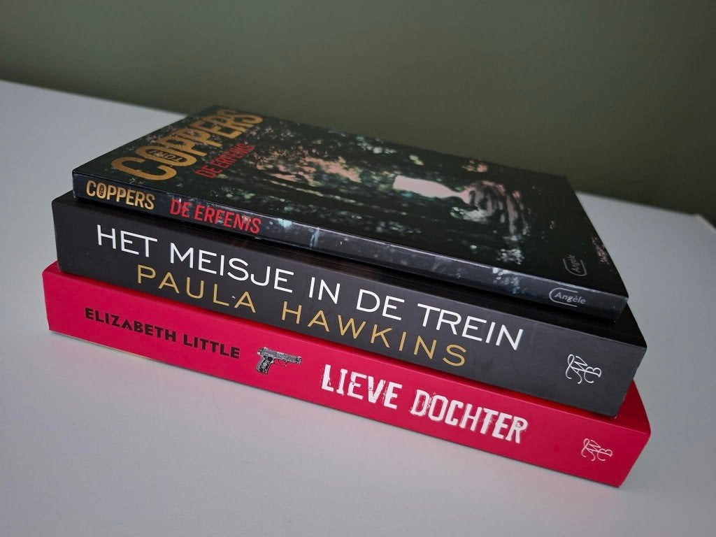 pakket thrillers 3 stuks, Ophalen of Verzenden, Gelezen