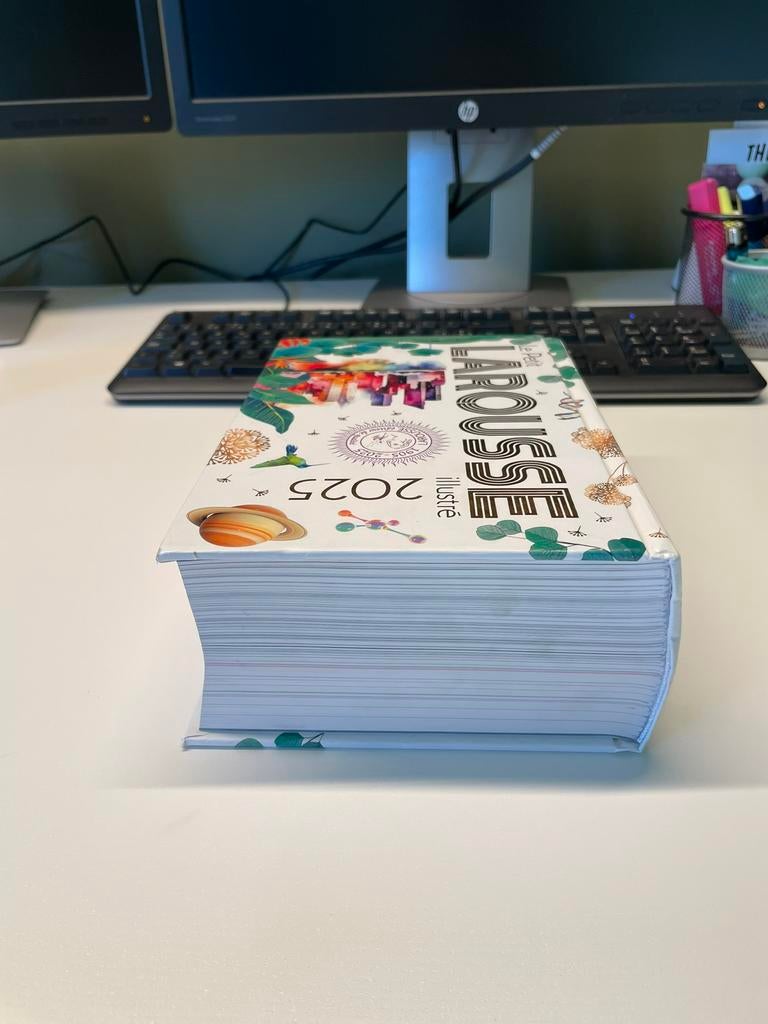 Larousse encyclopedie 2025 francophone, Boeken, Encyclopedieën, Ophalen, Zo goed als nieuw